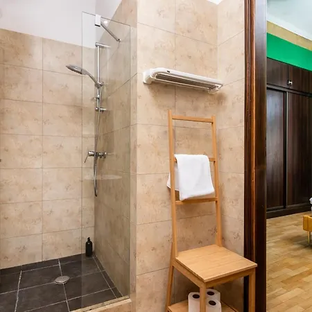 Les Couleurs By Upstairs Apartment